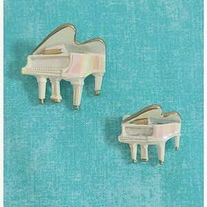 🔥$5/$25 Vintage Enamel Grand Piano Brooches